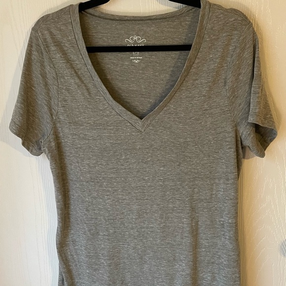 Old Navy Tops - Old Navy V Neck T-shirt in Green Size Large